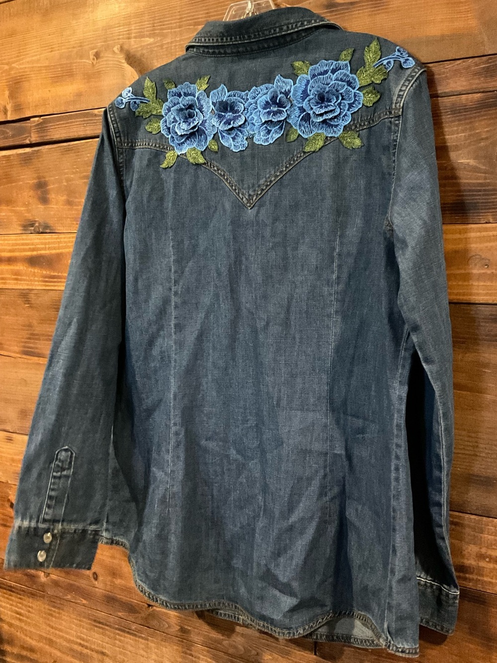 Cowboy Wrangler RETRO Denim Snap Button Shirt Embroidered Blue Roses Women's L - Picture 9 of 9